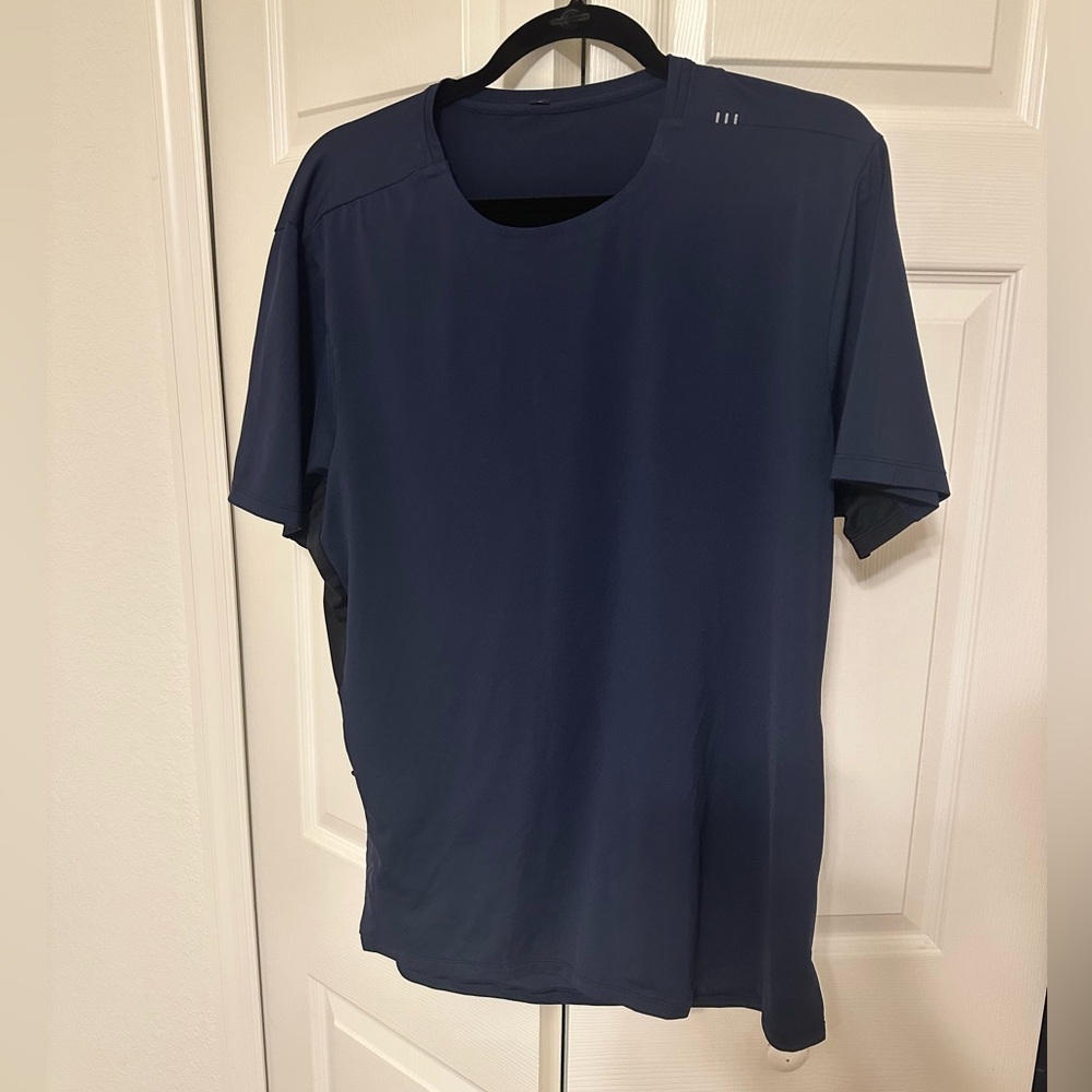 Lululemon Men’s shirt